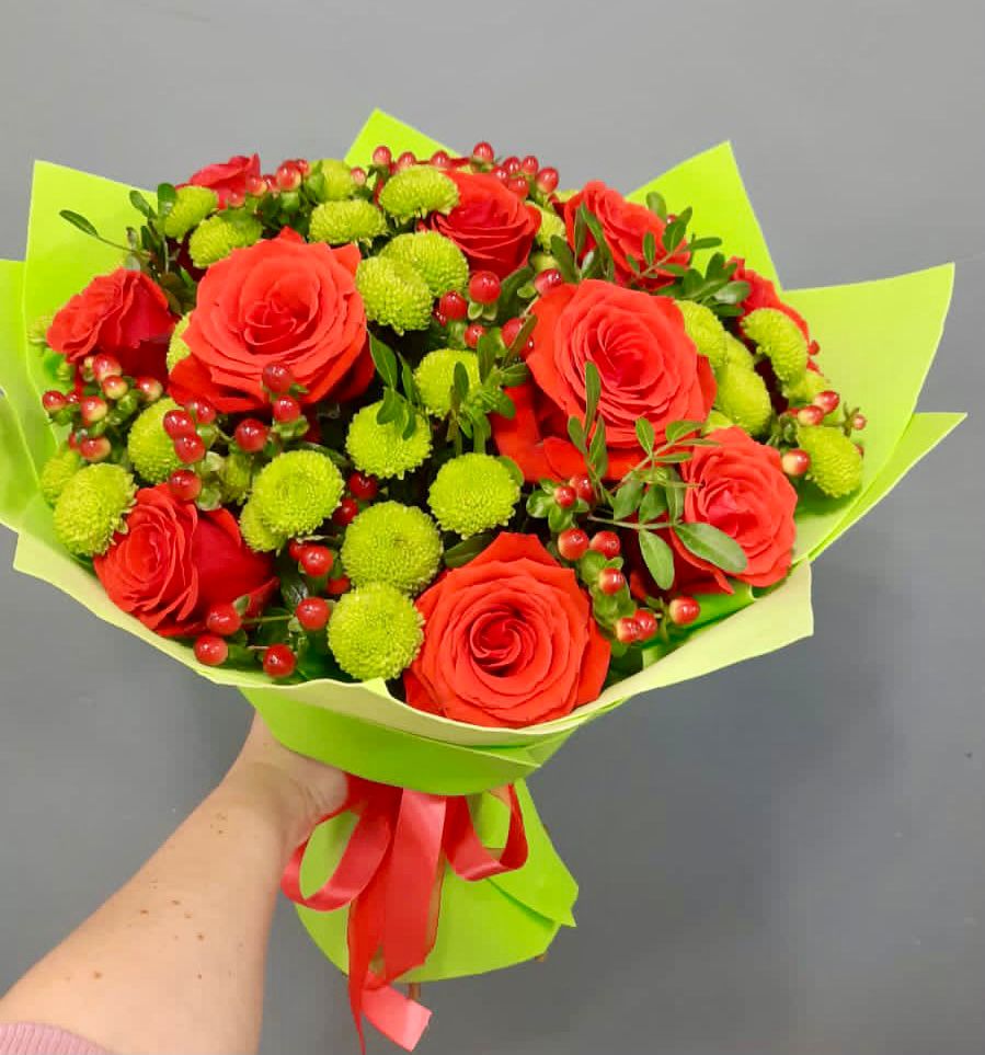 Букет цветов из: Хризантемы и Розы в Уруссу