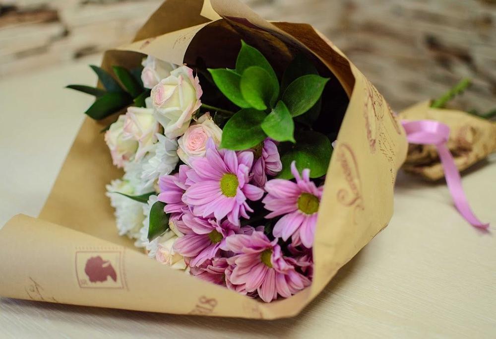 Букет цветов из: Розы и Хризантемы в Уруссу