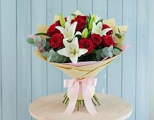 Букет цветов из:  Лилии и Розы в Уруссу