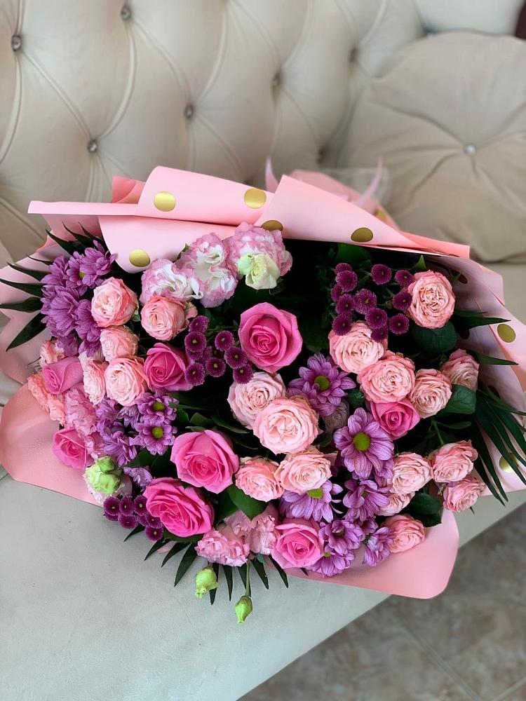 Букет цветов из: Хризантемы, Розы и Лизиантусы в Уруссу