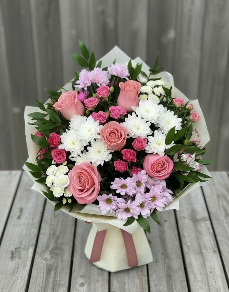 Букет цветов из: Альстромерии, Гвоздики, Розы и Хризантемы в Уруссу