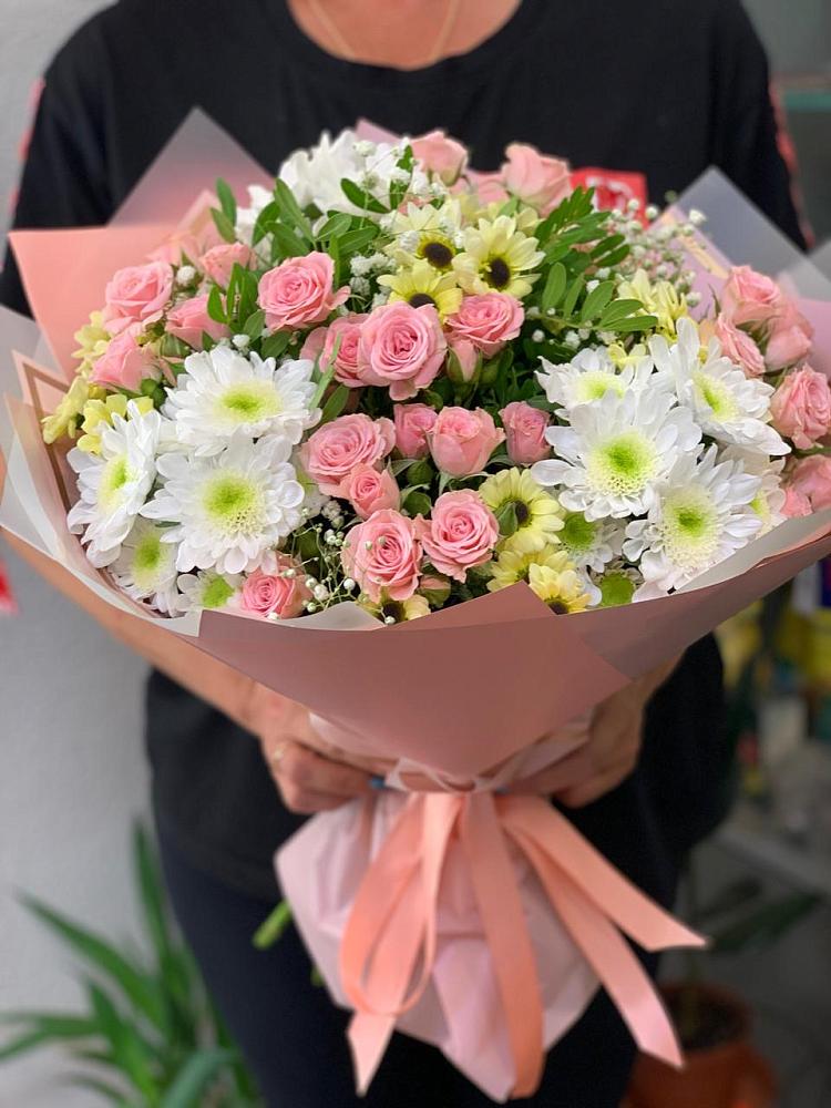 Букет цветов из: Розы и Хризантемы в Уруссу