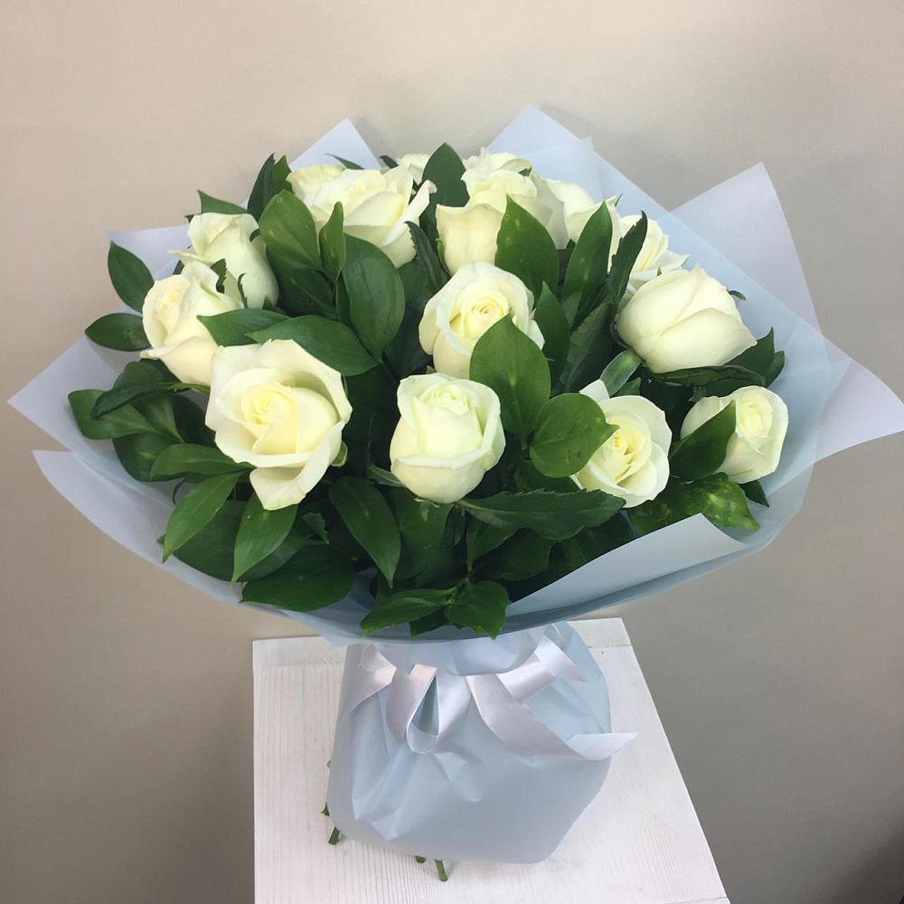 Букет 15 Белых роз Проуд в Уруссу