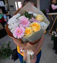 Букет цветов из:  Герберы, Розы и Хризантемы в Уруссу