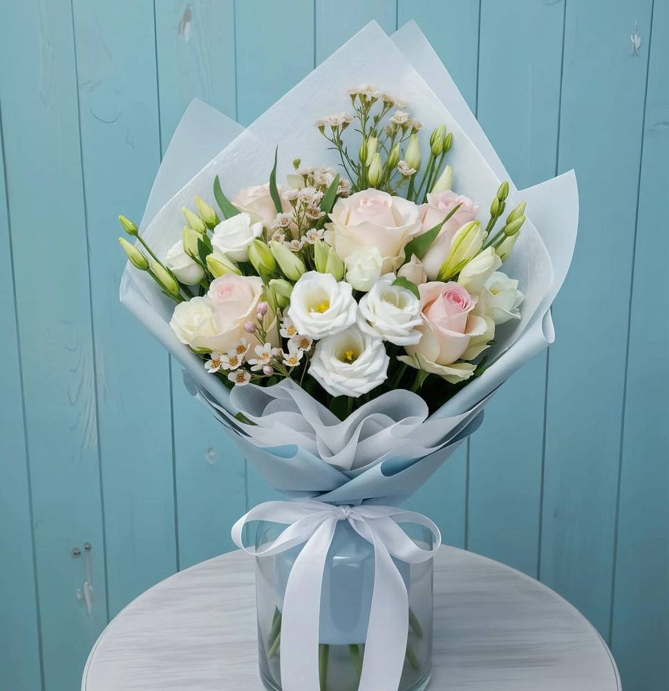 Букет цветов из: Розы и Лизиантусы в Уруссу