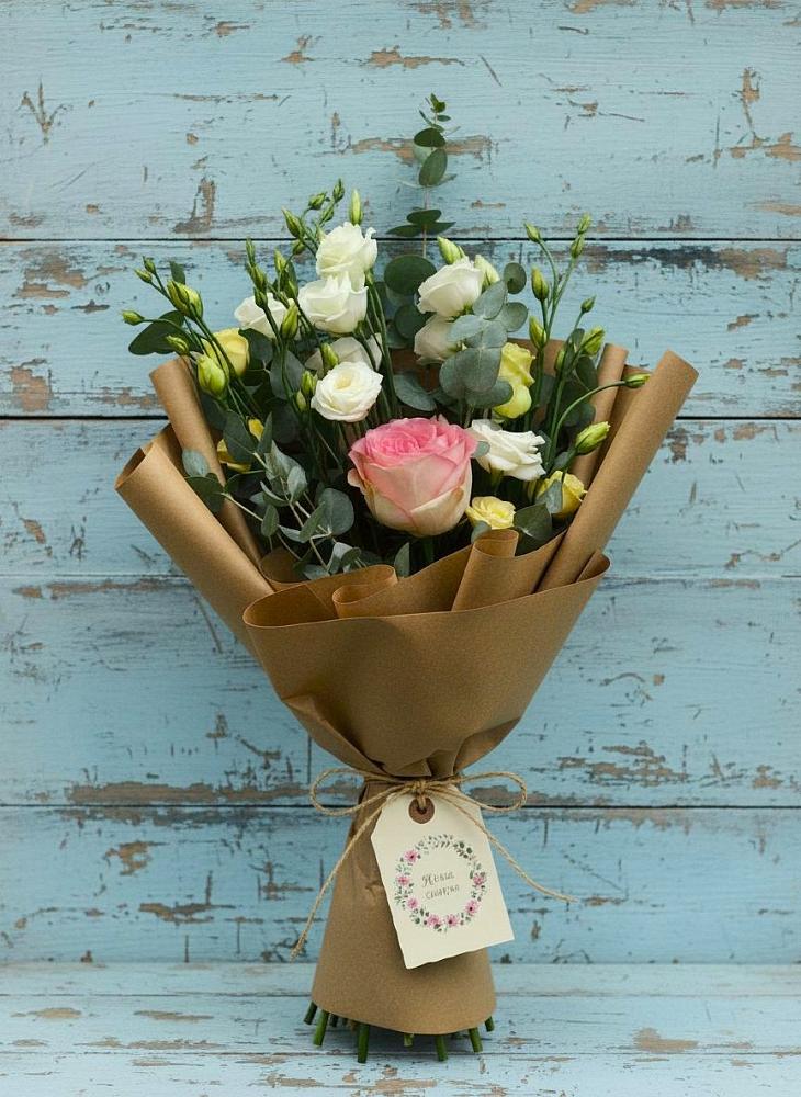 Букет цветов из: Розы и Лизиантусы в Уруссу