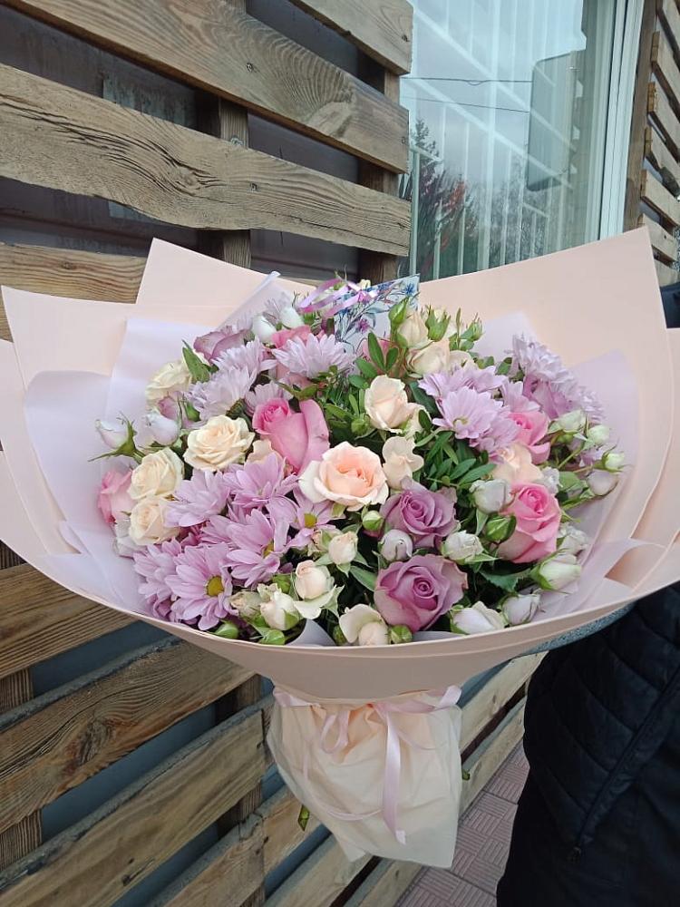 Букет цветов из: Розы и Хризантемы в Уруссу