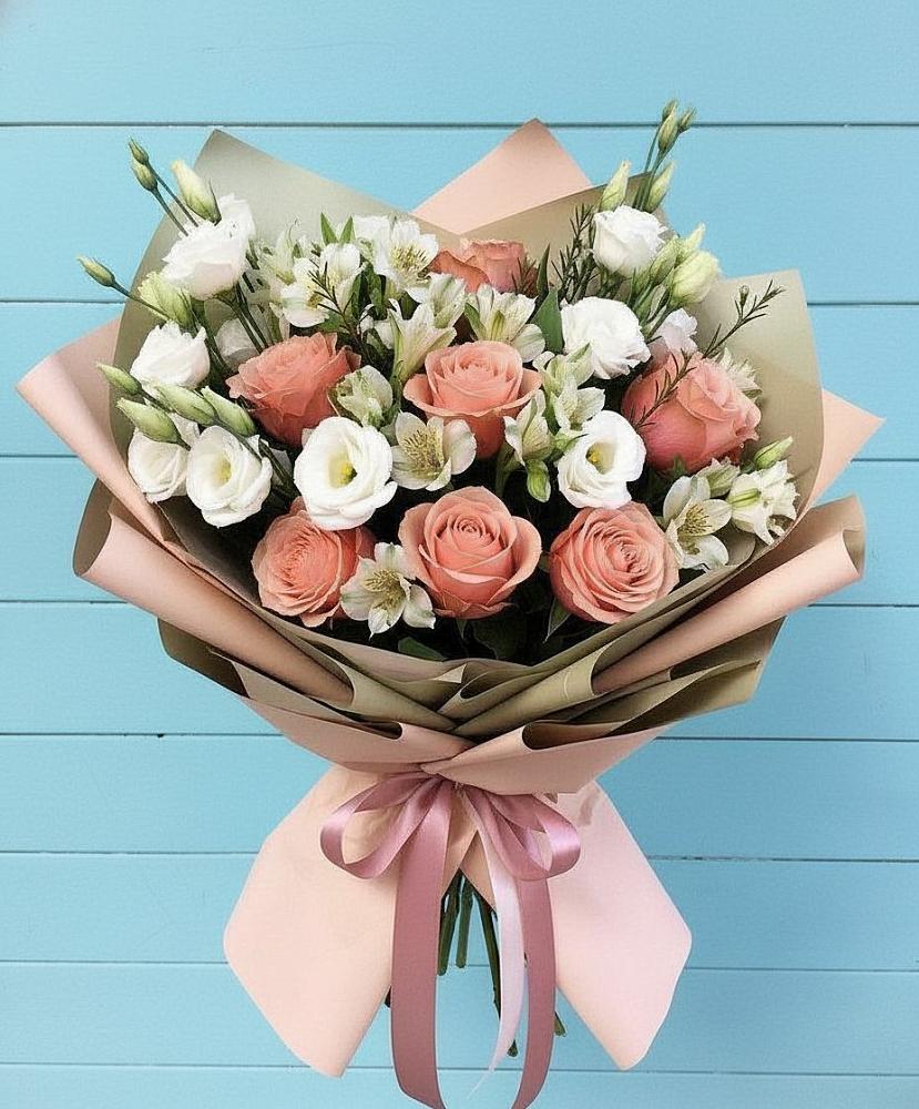 Букет цветов из: Розы, Альстромерии и Лизиантусы в Уруссу