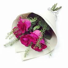Букет цветов из:  Розы в Уруссу