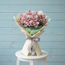 Букет цветов из:  Орхидеи и Розы в Уруссу