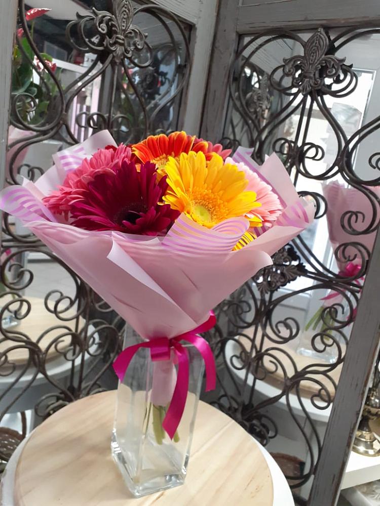 Букет цветов из: Герберы в Уруссу