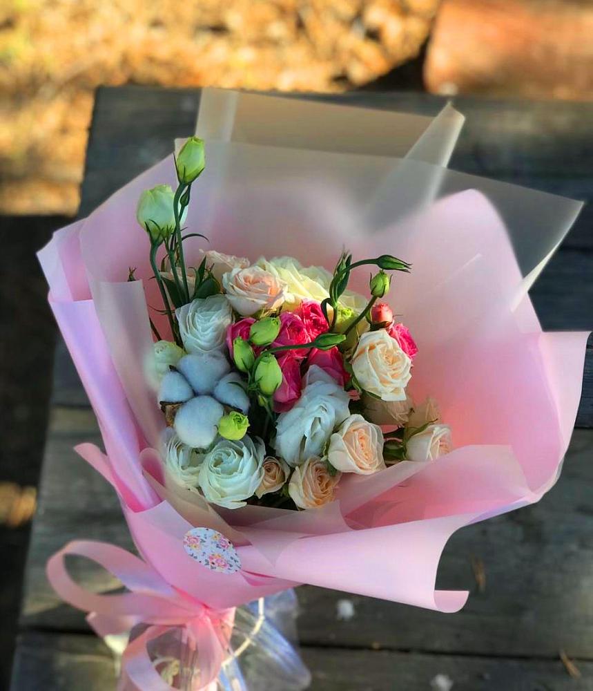 Букет цветов из: Розы и Лизиантусы в Уруссу