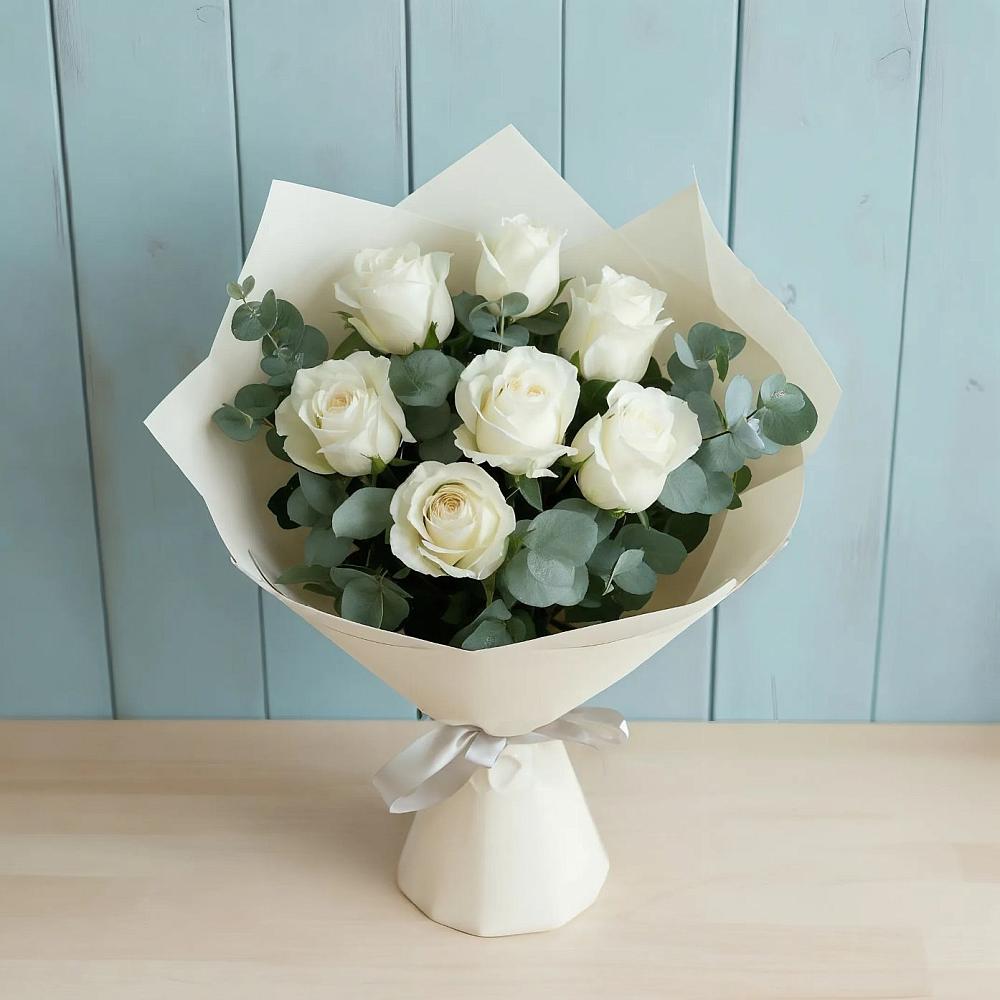 Букет Белые розы в Эвкалипте в Уруссу