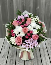 Букет цветов из:  Альстромерии, Гвоздики, Розы и Хризантемы в Уруссу