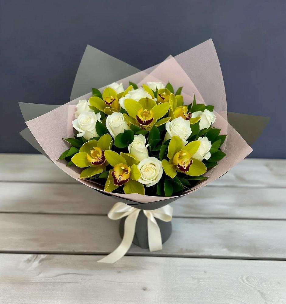 Букет цветов из: Орхидеи и Розы в Уруссу