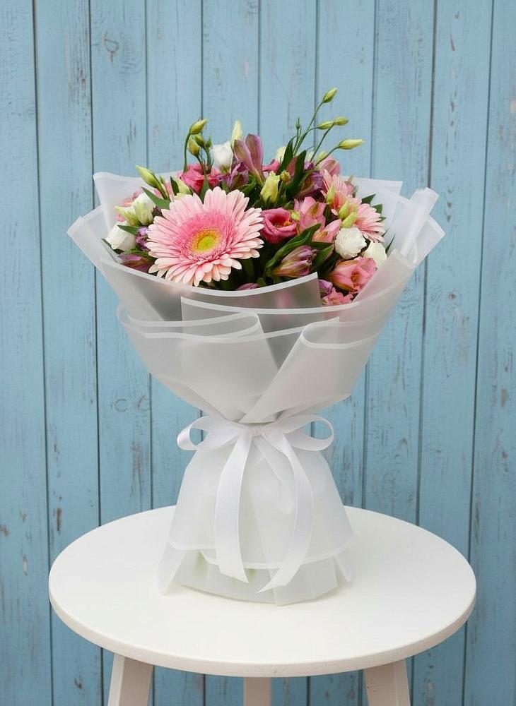 Букет цветов из: Герберы, Альстромерии и Лизиантусы в Уруссу