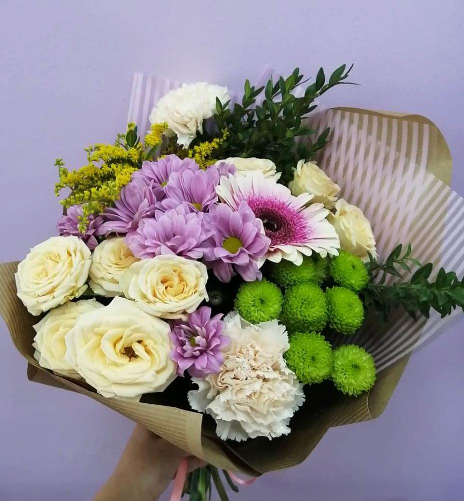 Букет цветов из: Хризантемы, Розы, Гвоздики и Герберы в Уруссу