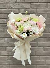Букет цветов из:  Гвоздики, Розы, Лизиантусы и Хризантемы #REPLACE_PRED# Уруссу