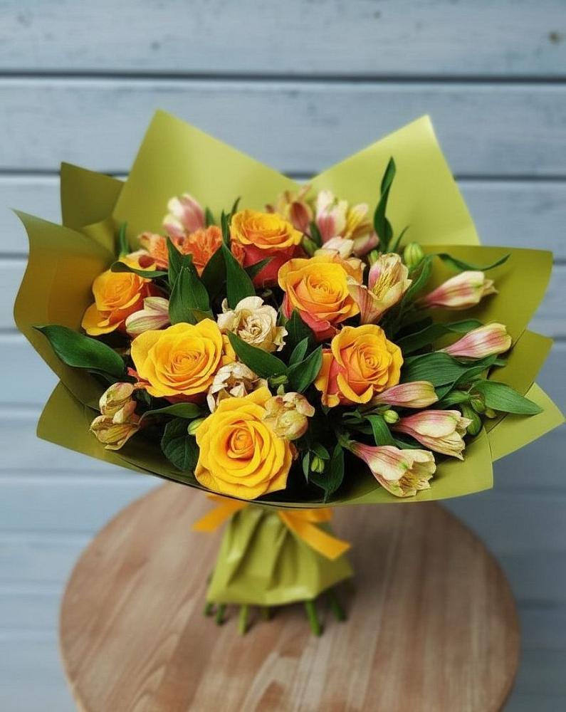 Букет цветов из: Альстромерии и Розы в Уруссу