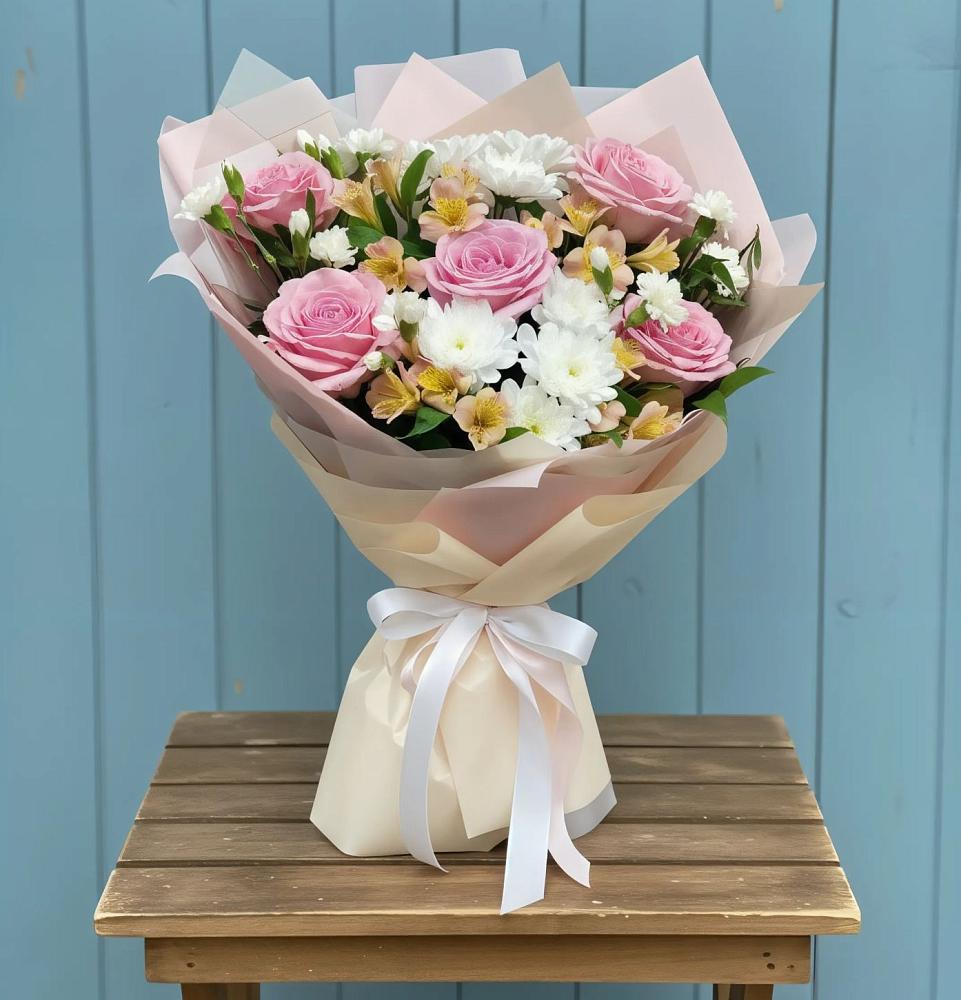 Букет цветов из: Гвоздики, Орхидеи и Розы в Уруссу