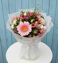 Букет цветов из:  Герберы, Альстромерии и Лизиантусы в Уруссу