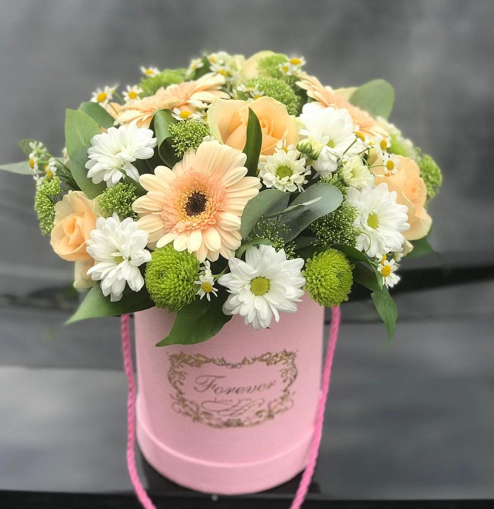 Цветочная композиция из Розы, Герберы и Хризантемы в шляпной коробке в Уруссу