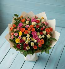 Букет Микс из разноцветных кустовых роз в Уруссу