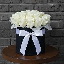 Цветочная композиция из Розы в шляпной коробке в Уруссу