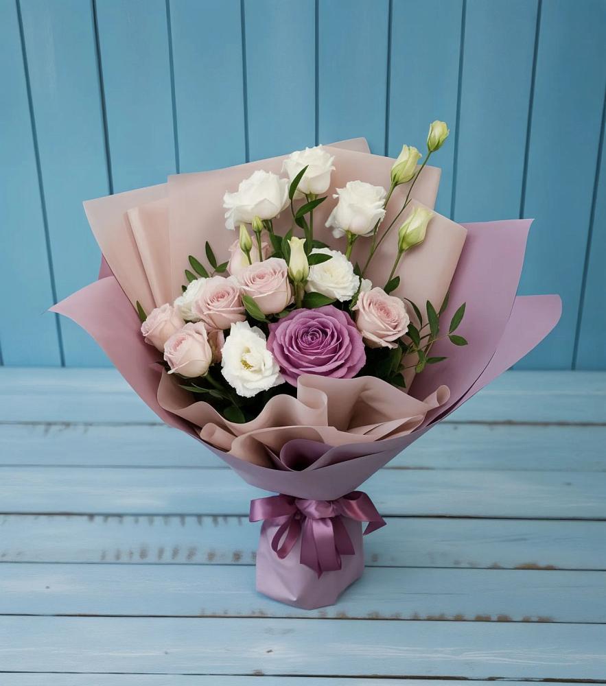 Букет цветов из: Розы и Лизиантусы в Уруссу